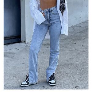 Straight leg denim jeans with a slit at the bottom. Whitefox size XS.
